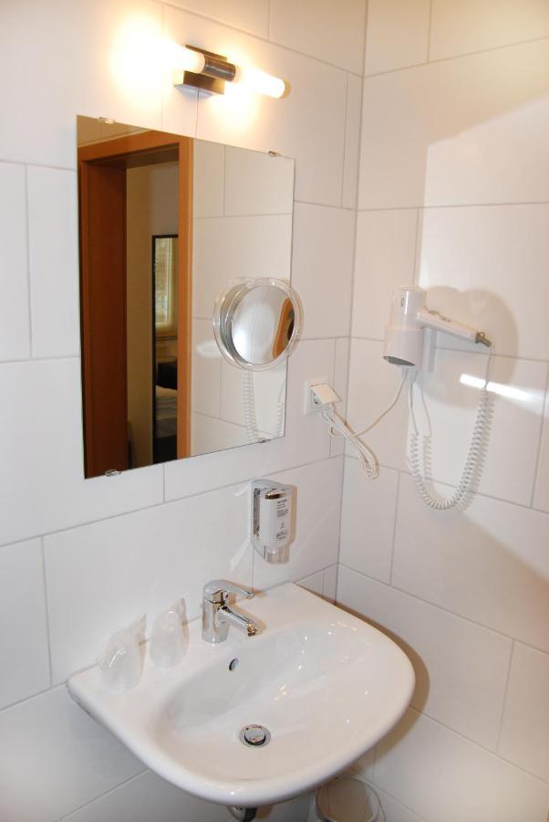 Hotel Rheinischer Hof Erkrath Buitenkant foto