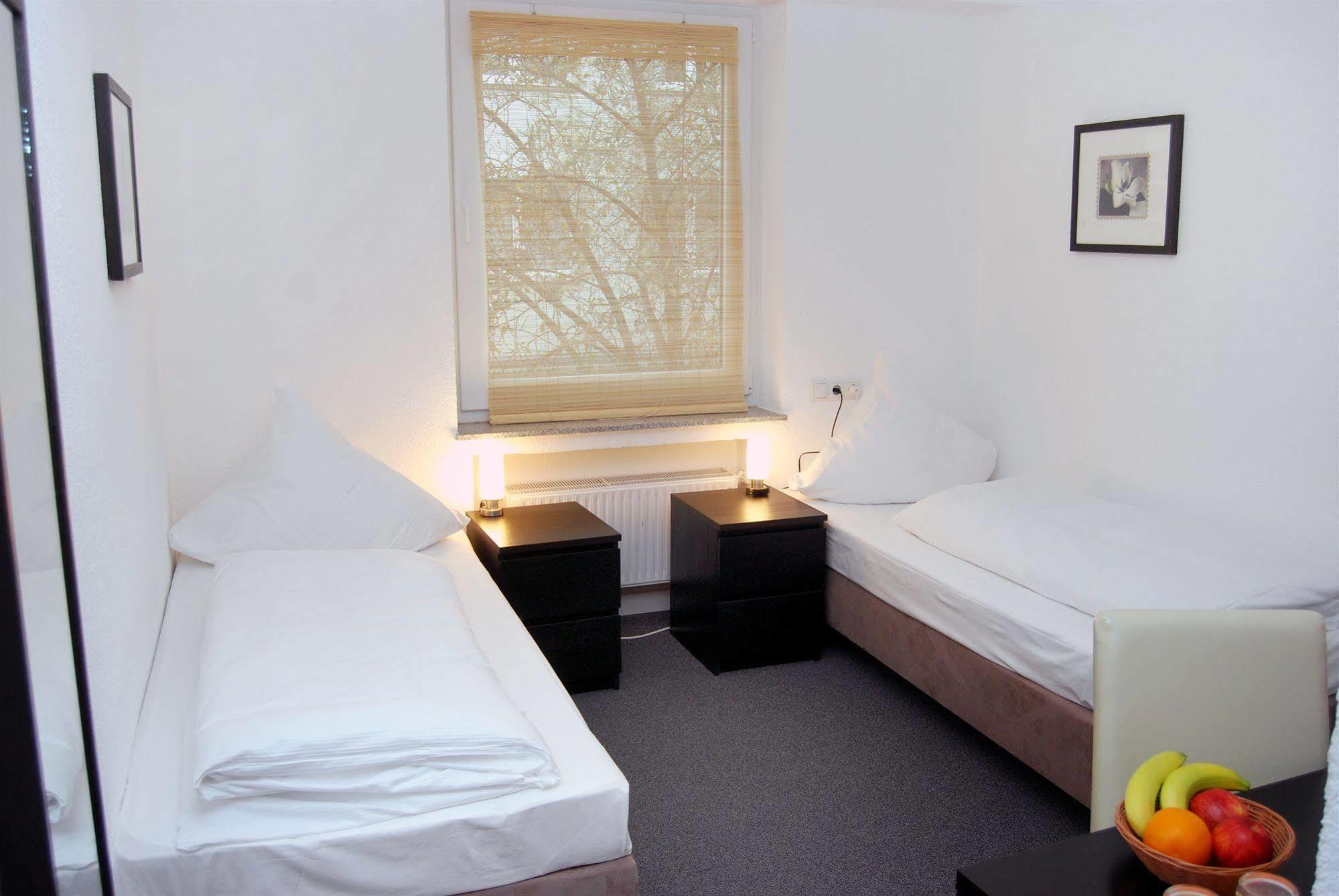 Hotel Rheinischer Hof Erkrath Buitenkant foto